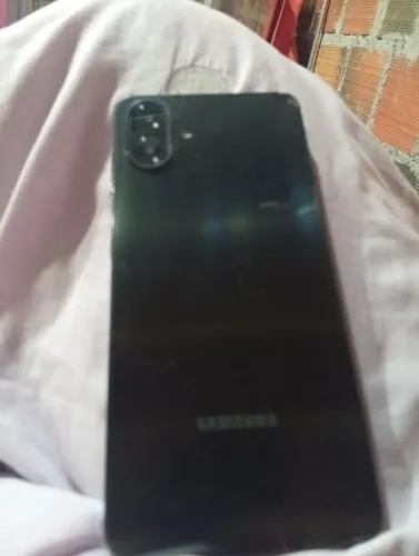 Celular na caixa