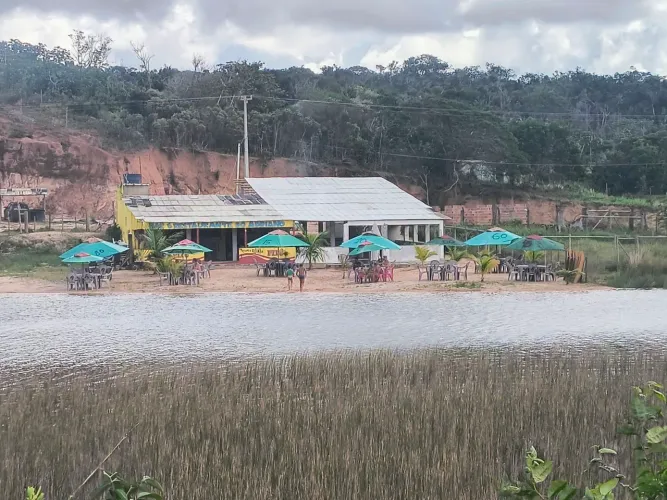 Condomínio apartamento primeiro andar Próximo de Arembepe e barra do Jacuípe.