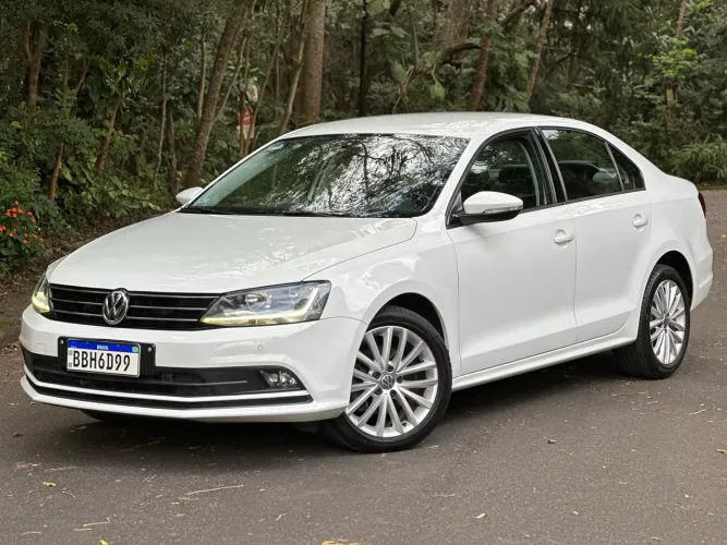 Volkswagen Jetta Comfortline 1.4 TSI 16V 4P Aut. 2017