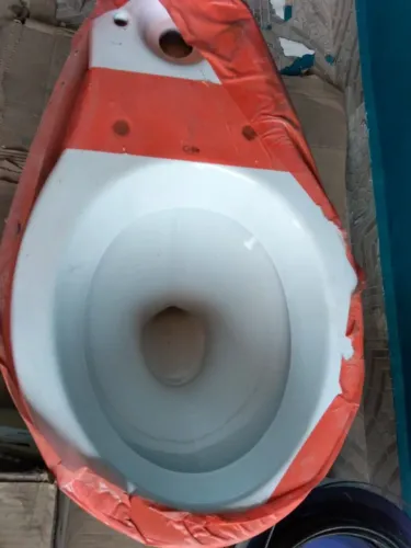 Vaso sanitário completo.