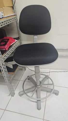 Cadeira alta tipo caixa cinza