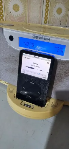 Ipod clássic 80 GB funcionando perfeitamente.