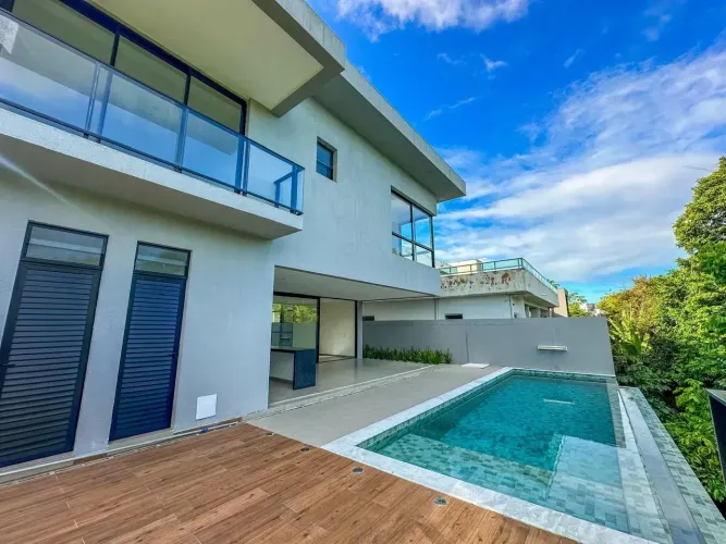 Casa de Grota no San Nicolas | 4 Suítes | Piscina Borda Infinita e Vista