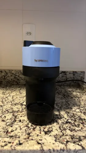 CAFETEIRA NESPRESSO VERTUO POP - AZUL/PRETO - SEMINOVA