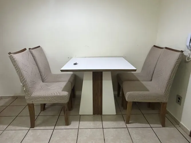 Mesa c/ 4 cadeiras