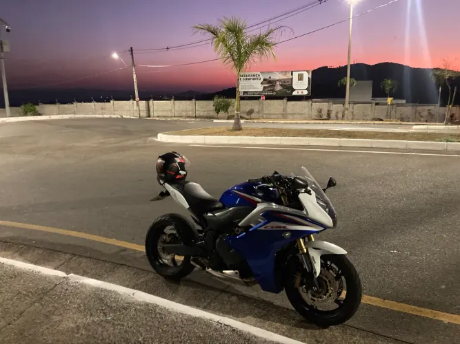 HONDA CBR 600F 2013 ABS,LINDA E MUITO CONSERVADA!!