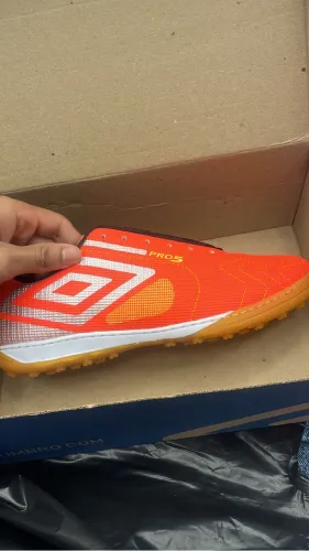 Chuteira society umbro