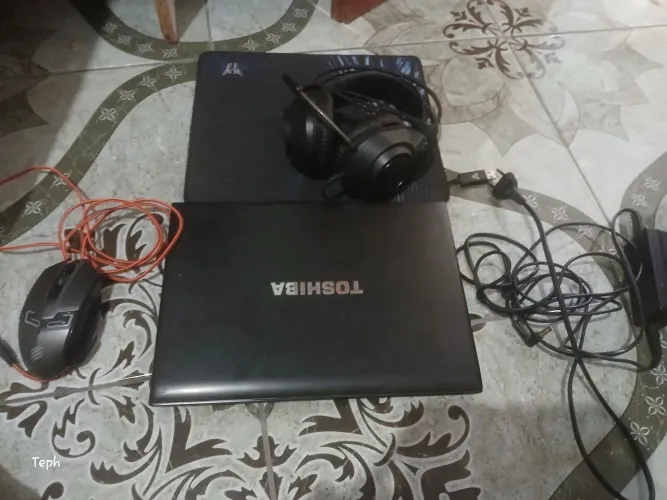 Vende-se Notebook com mouse, headset e mouse pad!