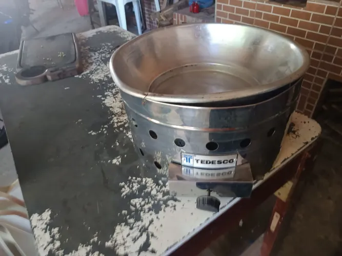 Fritadeira a gás, marca Tedesco , vende _se ou troca por algo do meu interesse