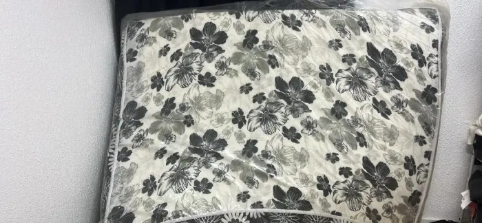 Cama casal box baú com colchão com plástico 