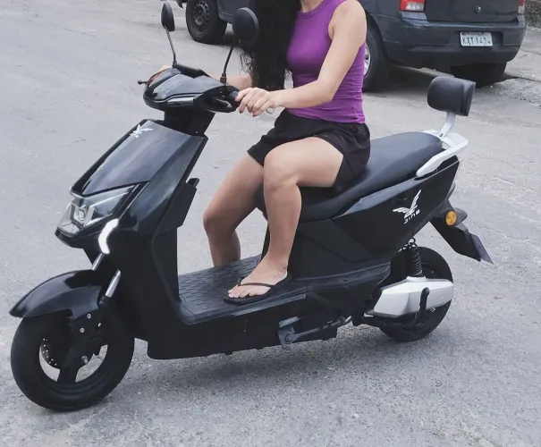 Moto elétrica tipo Biz
