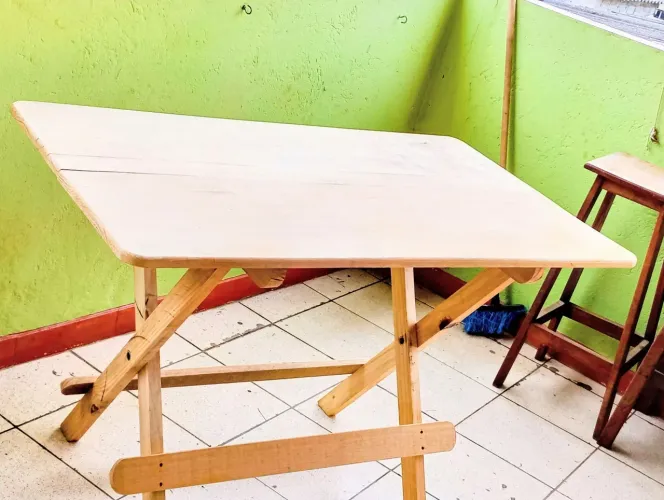 Mesa dobrável de madeira medida 120cm x70cm