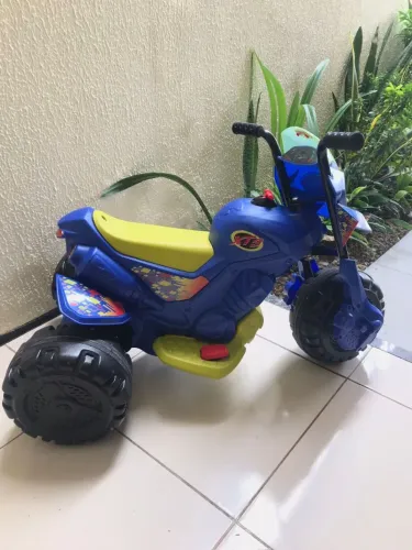 MOTO ELÉTRICA XT3 BLUE BANDEIRANTE 6V - SEMINOVA 