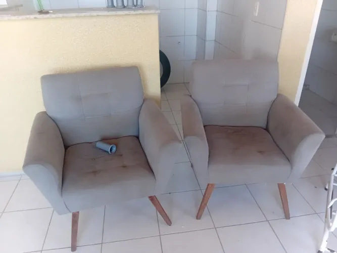 Vendo duas cadeiras para sala,quarto