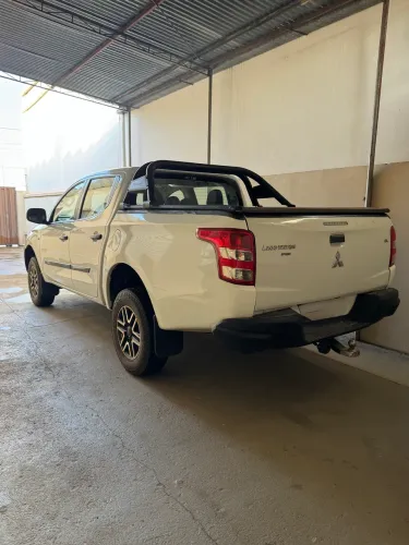 Mitsubishi L200 Triton Sport GLX 2.4 CD Diesel Mec. 2020