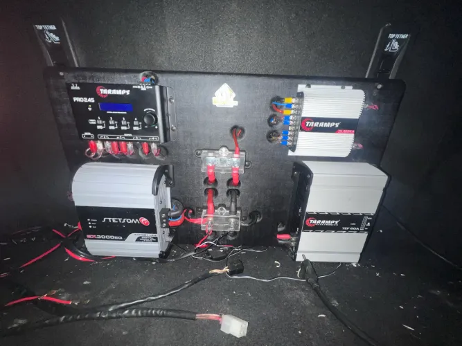 Vendo ou troco som automotivo completo funcionando perfeitamente chama que dá negócio. 