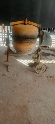Betoneira 127v 150litros