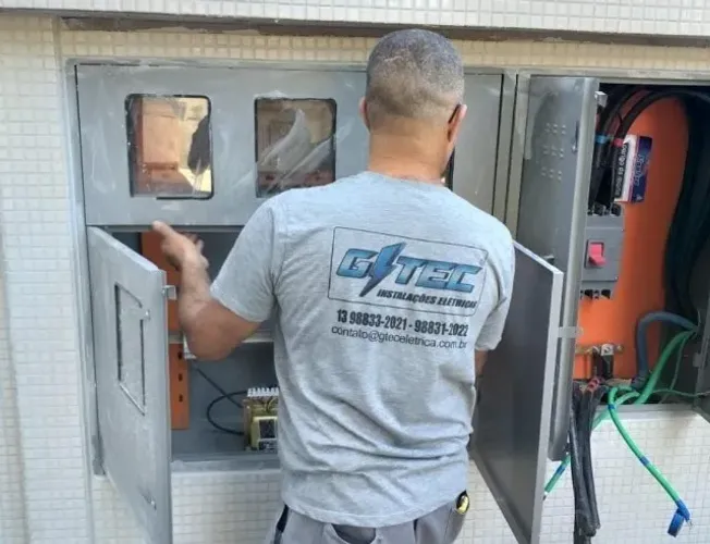 ELETRICISTA PROFISSIONAL COM EXPERIÊNCIA