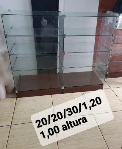 Vendo balcão de vidro usado