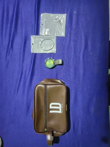Kit relógio + necessaire + Bracelete de aço e brincos