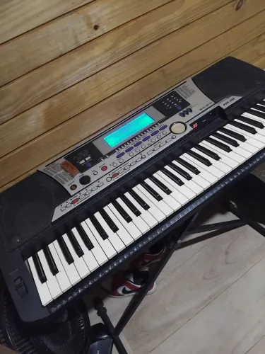 Teclado Yamaha PSR- 550