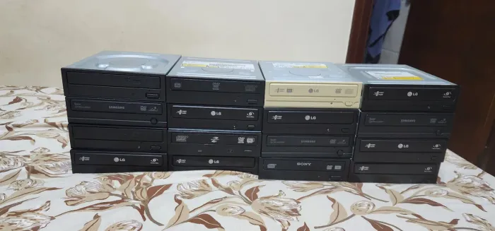 Lote 16 drives DVD/CD sata