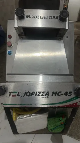 Modeladora abre pizzas