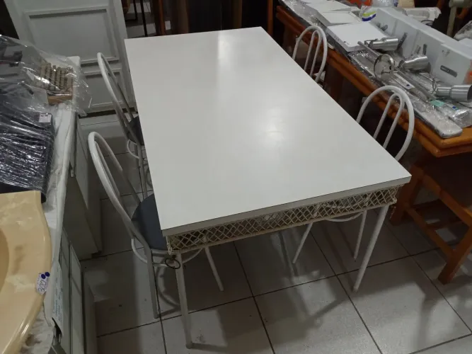 Mesa de Jantar com 4 Cadeiras