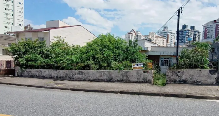 Terreno com 392m² à venda no Canto