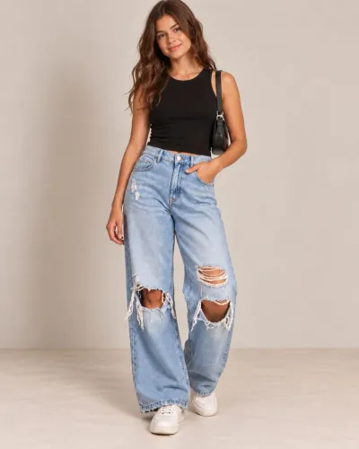 Calça Zara juvenil 13/14 anos, modelo destroyed.
