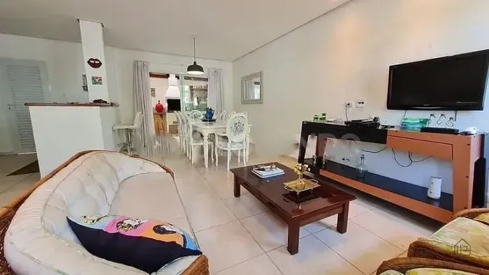 Venda ou Locação - Casa Mobiliada com 3 Suítes em Condomínio Maresias 600m da Praia | La