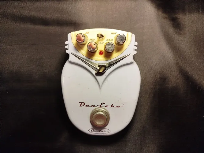 Pedal Danelectro Dan-Echo Tape Delay de fita