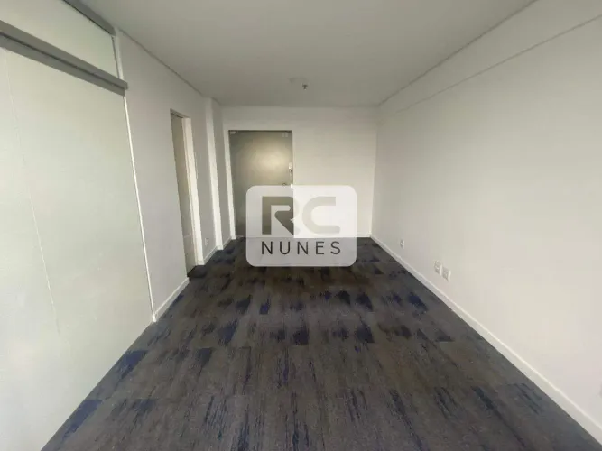 Sala comercial com área de 35m², portaria física, 02 elevadores, 1 vaga, Bairro Belvedere,