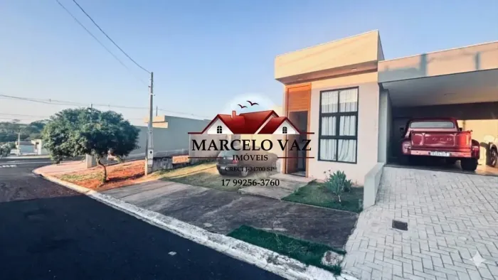 Casa à venda no Condomínio Bella Vitta 2 dormitórios, 1 suíte e 4 vagas