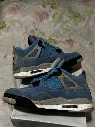 Jordan 4 university blue 
