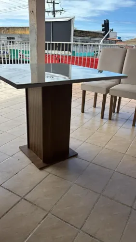 Mesa e 4 cadeira