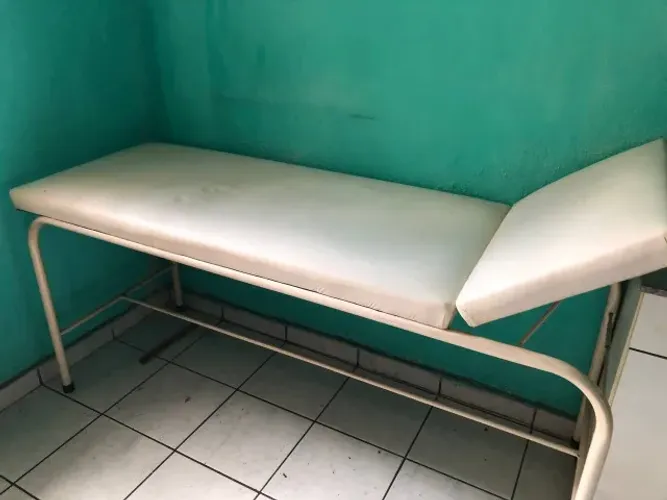 Maca Fixa com Cabeceira Regulável | Estética, Hospitalar e Fisioterapia 