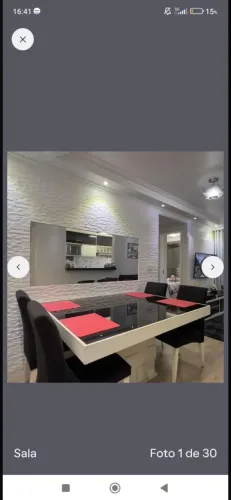 Mesa de jantar com quatro cadeiras