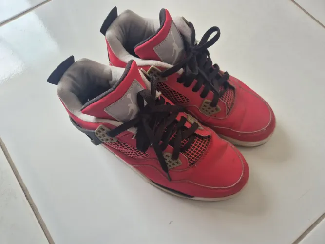Air Jordan 4 + Air Jordan Legacy 312 - Usados - R$ 220