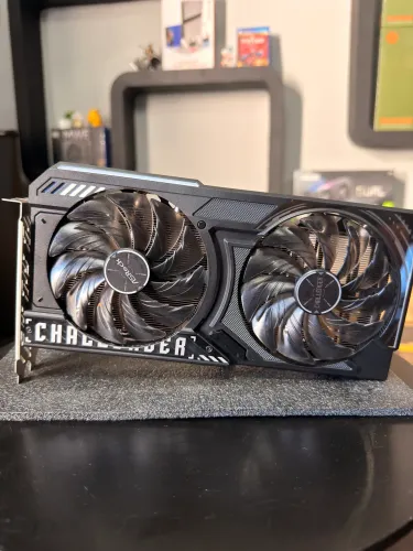 Placa de Vídeo RX 9060 XT 16GB 