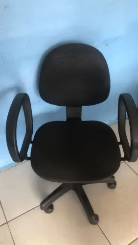 Cadeira de escritório ou para game ,pra uso em secretaria, esta em um bom uso, excelente