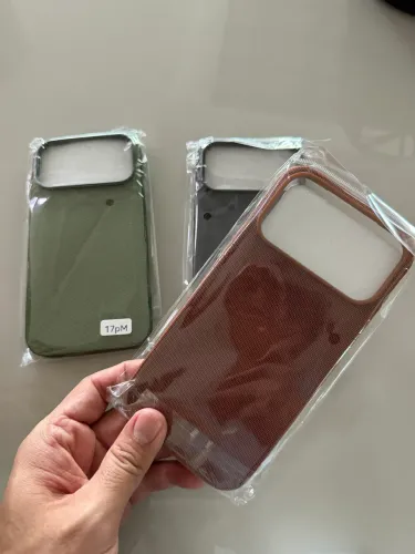 Capa iPhone 17 Pro Max Tecido Estilo Apple