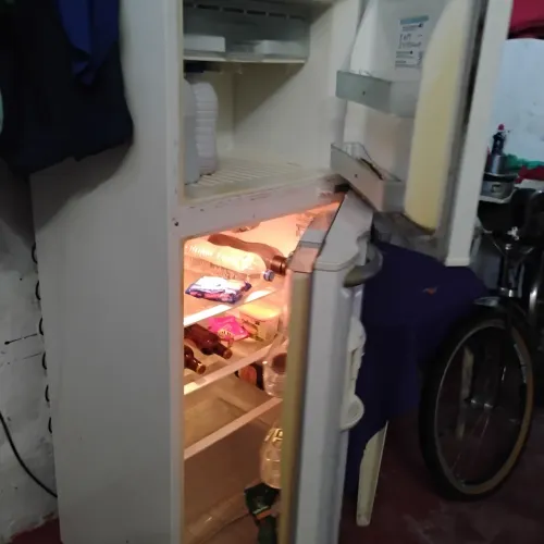 Vendo geladeira gelo seco por 650