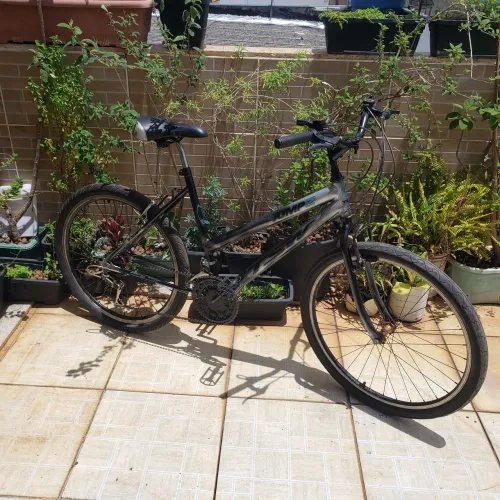 Aro 26 18v, rodas aero, quadro baixo cor degrade. 