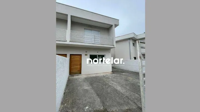 Sobrado NOVO com 3 dormitórios (Suítes), Varanda e 02 Vagas à venda, 90 m² por R$ 455.000