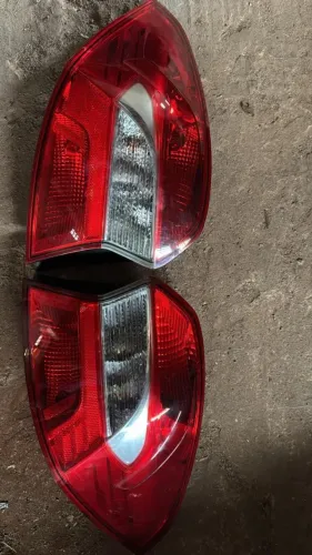 PAR DE LANTERNA FORD KA SEDAN