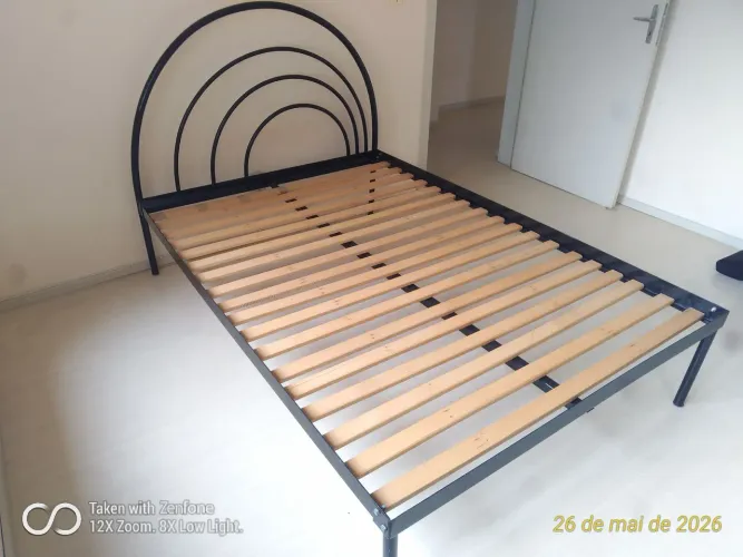 Cama de ferro/preta
