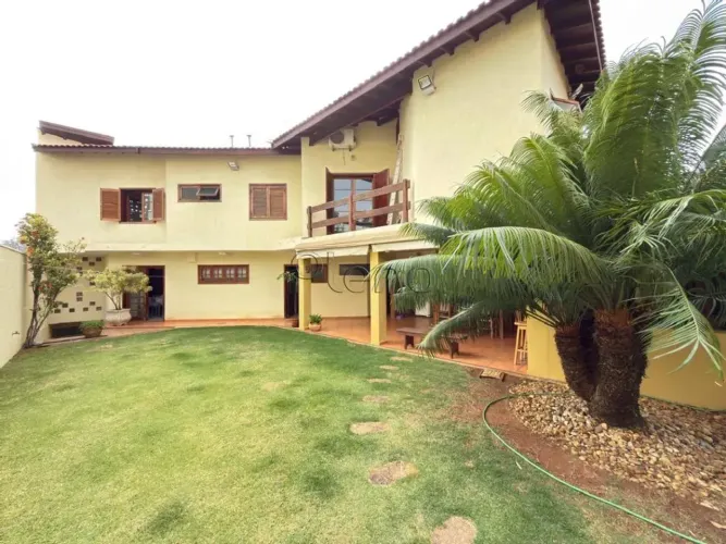 Casa à Venda no Condomínio Maison Blanche em Valinhos, no bairro Ortizes