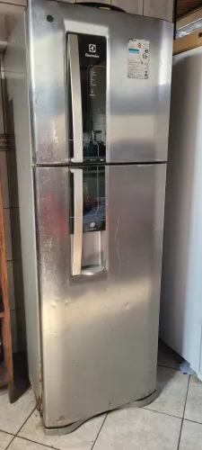 Vendo esse refrigerador usada, não esta funcionando, somente para retirada de percas