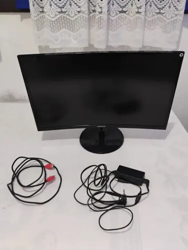 Monitor Samsung 24" Curvo LED Full HD (Modelo C24F390FHL) - Perfeito Estado